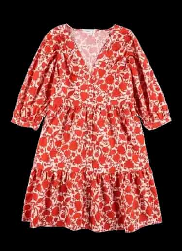 Robe fleurie rouge comme exemple de photographie à plat