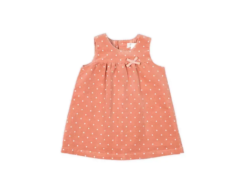 Packshot en flat lay d’une robe rose