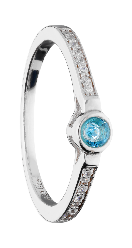 Photographie de bijoux sur fond blanc : le produit a été détouré