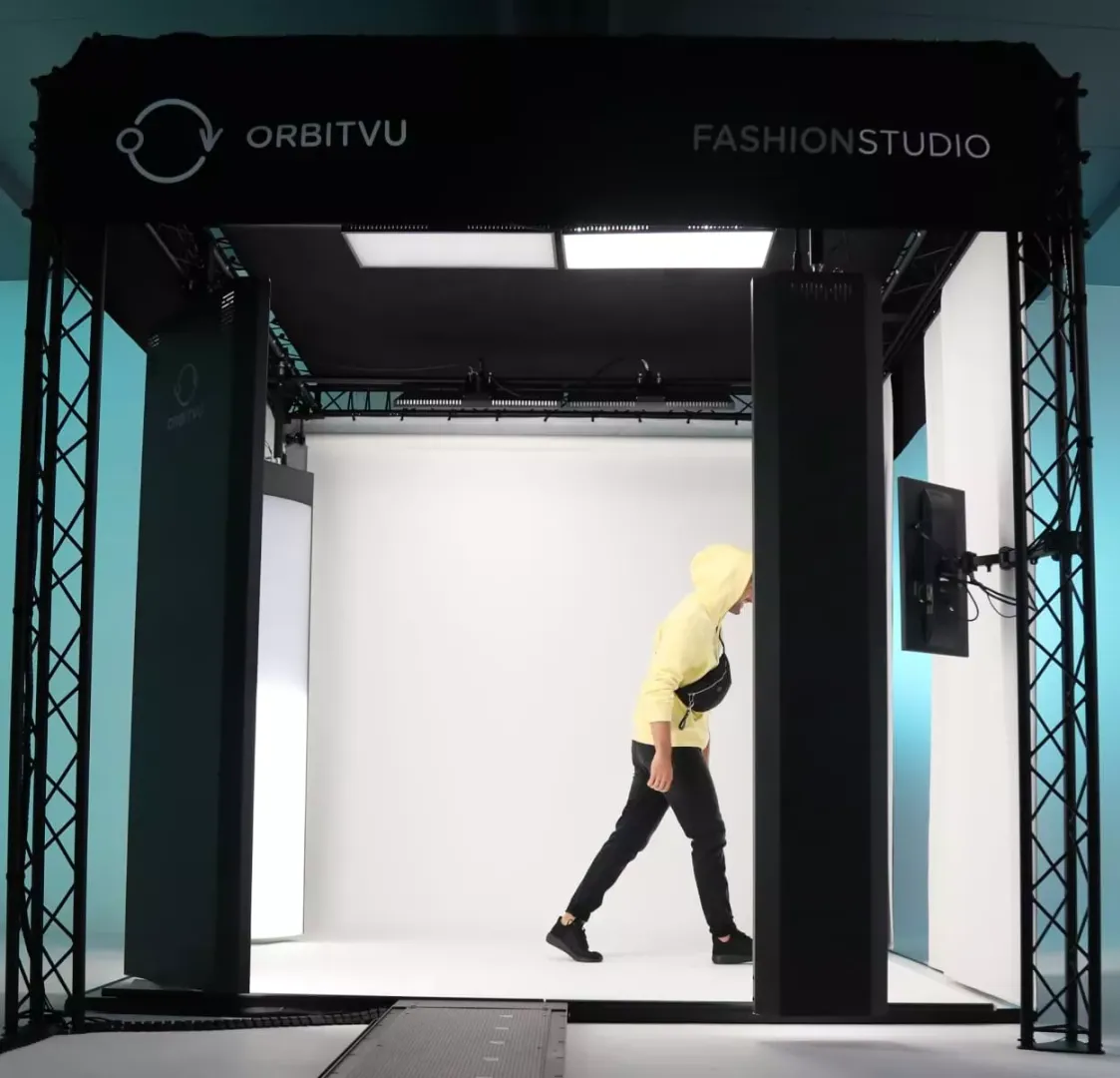 Séance de photographie rapide de modèles en direct avec le studio Orbitvu