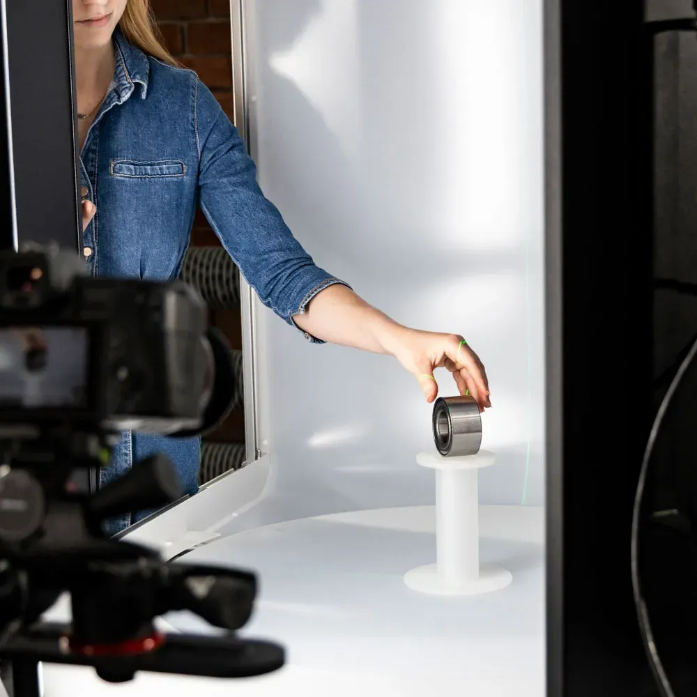 Placement du produit dans un studio photo lightbox